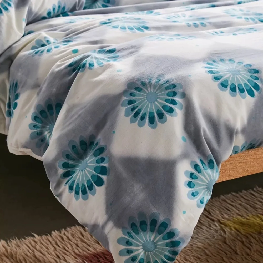 Urban Outfitters set psychedelic